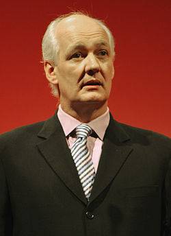 Colin Mochrie | Female.com.au
